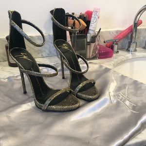 NEVER USED Giuseppe Zanotti coline